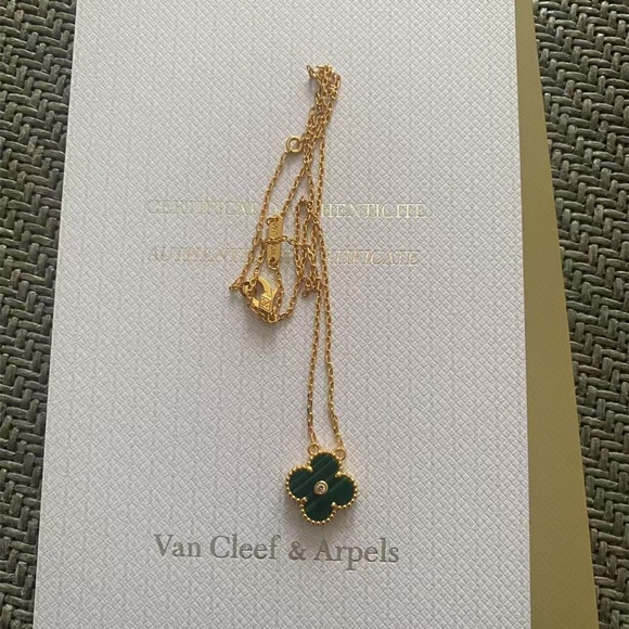 Van Cleef & Arpels Gold and Green Clover Necklace - Picture 2 of 5